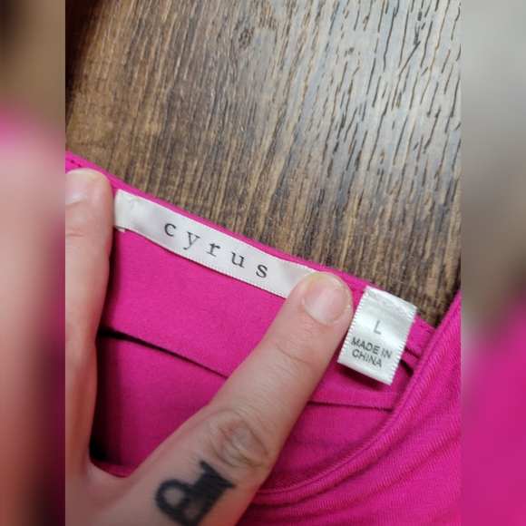 FREE W BUNDLE Cyrus scoop neck t-shirt - Picture 2 of 8